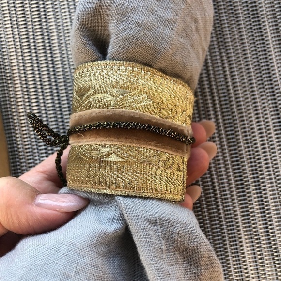 AVON vintage Napkin rings Set of 4, gold jacquard. New - Picture 3 of 7